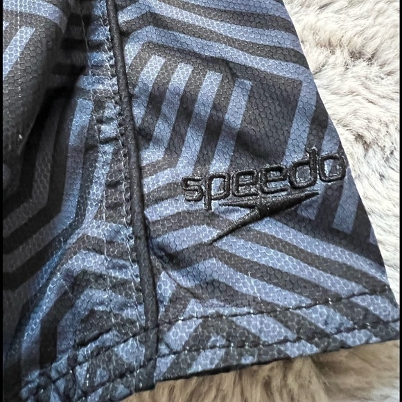 Speedo youth large boy’s swim trunks, bathing suit, with liner, preloved - Picture 2 of 4